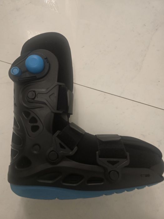 Orteza-But ortopedyczny Pro-Walker Low Timago pompowany.