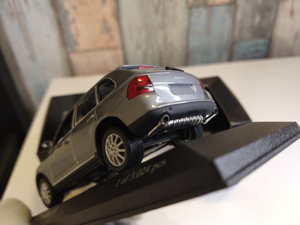 Масштабная модель Porsche Cayenne V6 3.2. Первое поколение. Minichamps