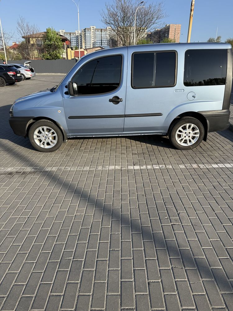 Продам машину фиат добло