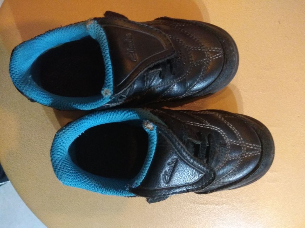 Кожаные кроссовки CLARKs