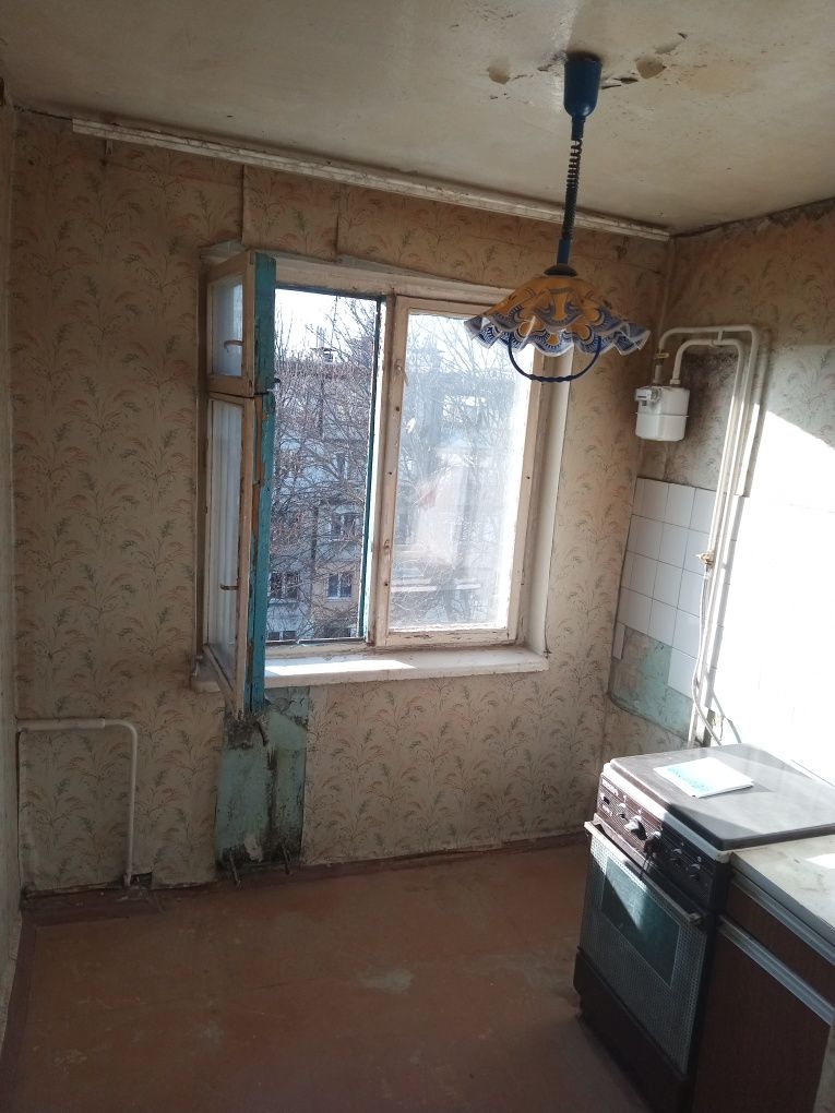 Продам 2-х квартиру під ремонт
