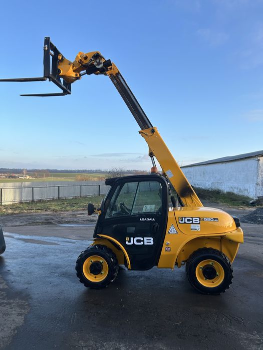 Телескопічний навантажувач JCB 520-40 4WS