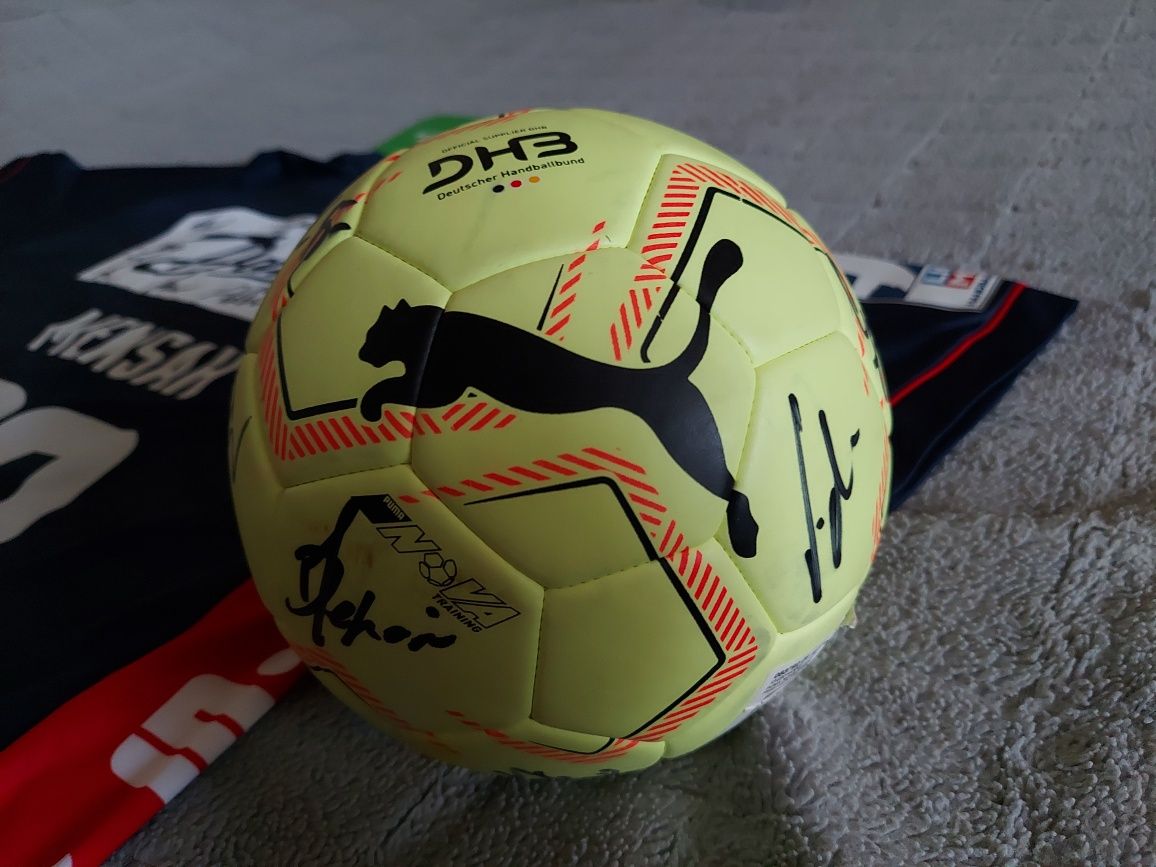 Гандбольный мяч подписанный игроками "Rhein-Neckar Löwen"