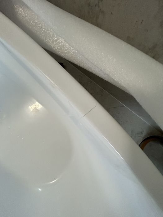 Wanna wolnostojąca - nowa , lekko uszkodzona