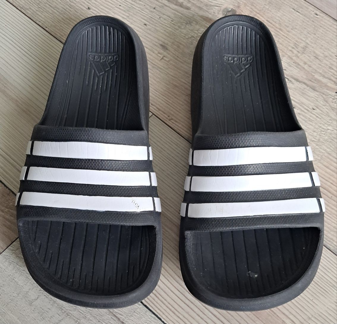 Шльопанці Adidas ( р.34/ K3)