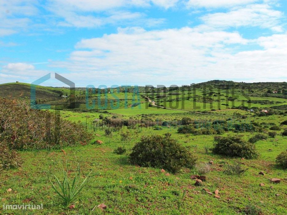 Terreno rústico de 6.720 m2 Virado a Sul