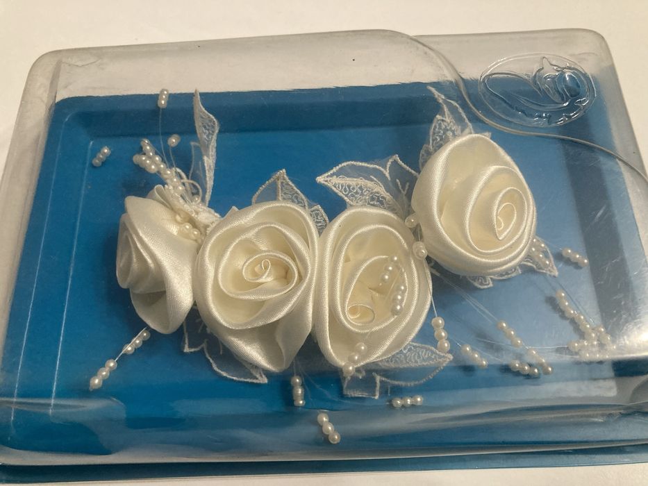 Fascynator w kolorze ecru