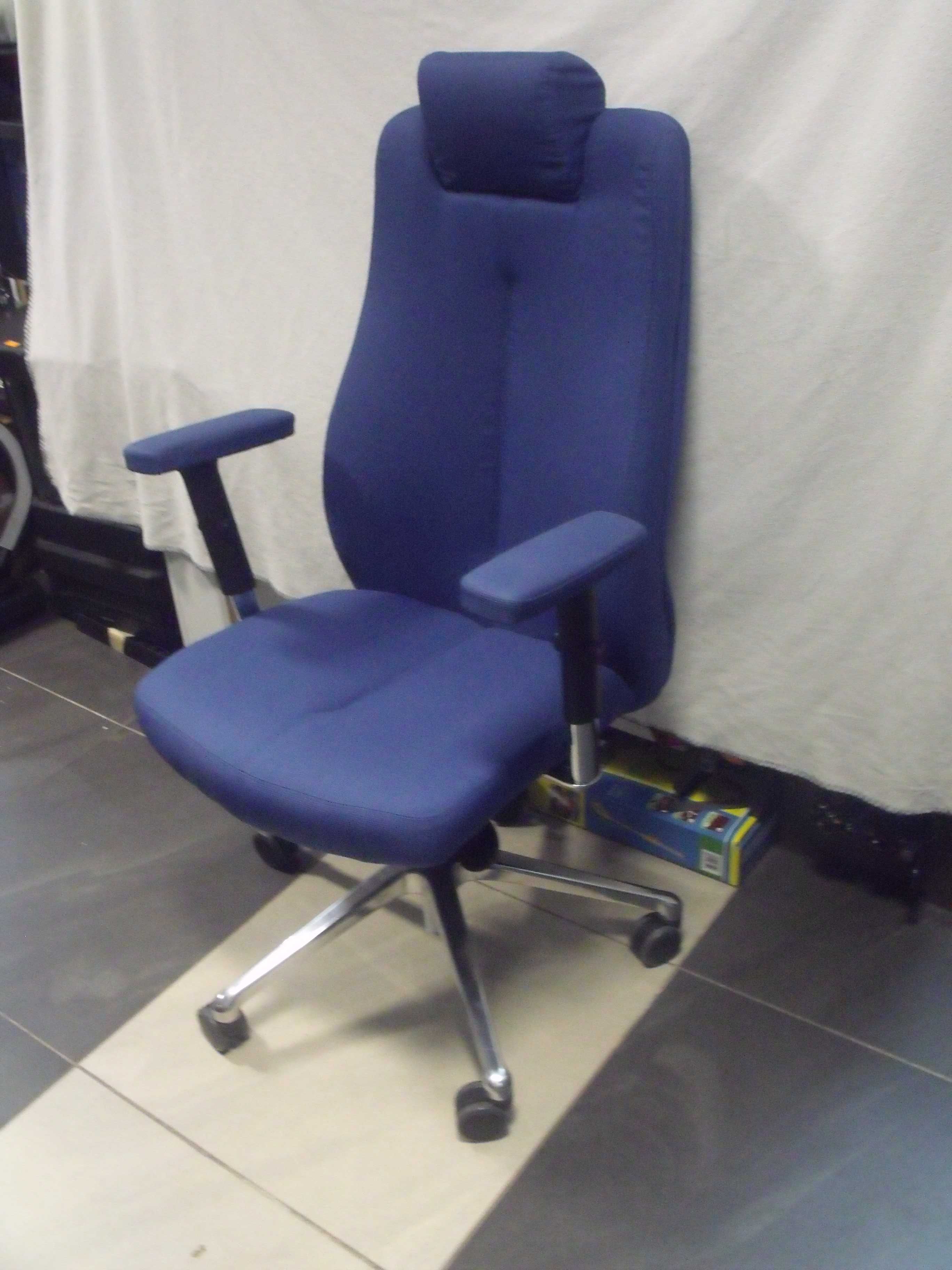 Krzesło biurowe fotel obrotowy tapicerowany Nowy Styl Sonata Lux
