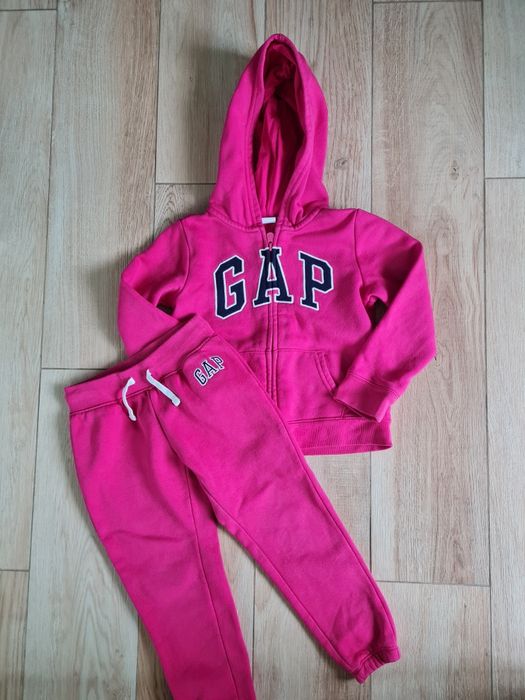 Спортивний костюм на дівчинку