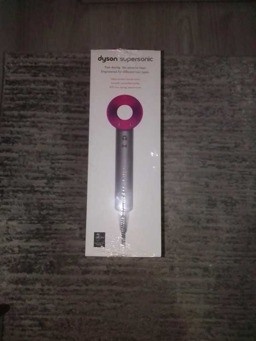 Świetna suszarka do włosów.