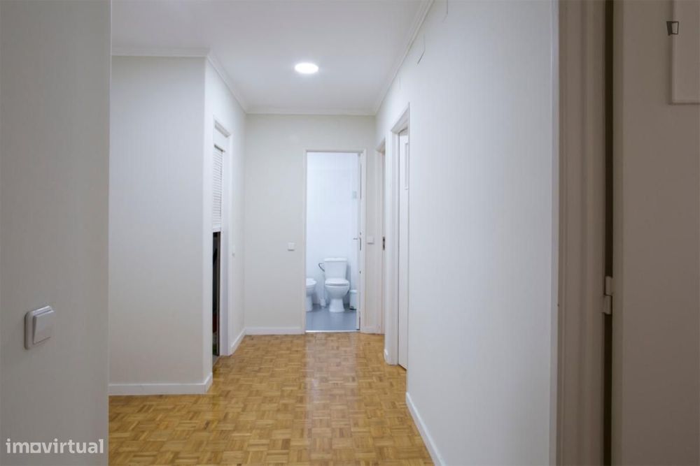 Quarto - localizado em Benfica Lisbon