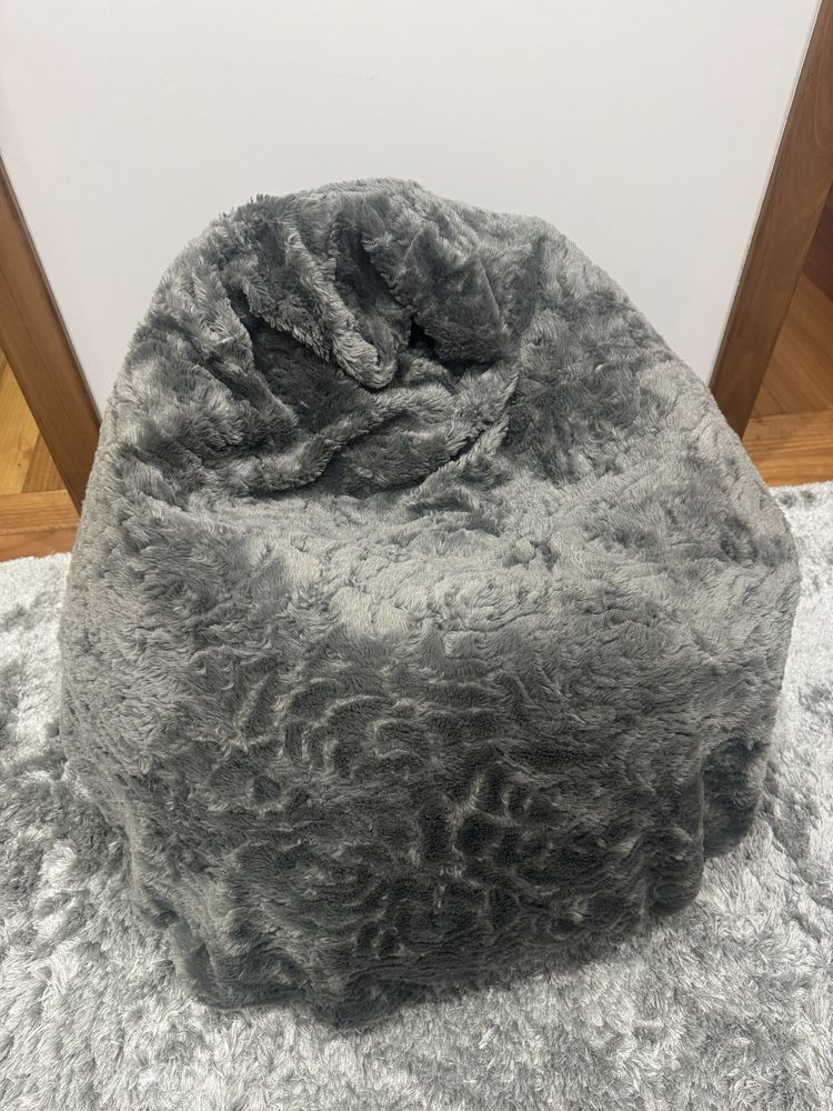 Puff pelo cinzento
