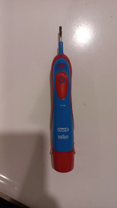 Szczoteczka na baterie Braun dla dzieci