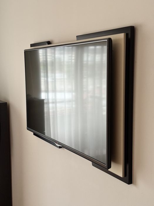 Tv LED LG 43 Polegadas com moldura feita a medida