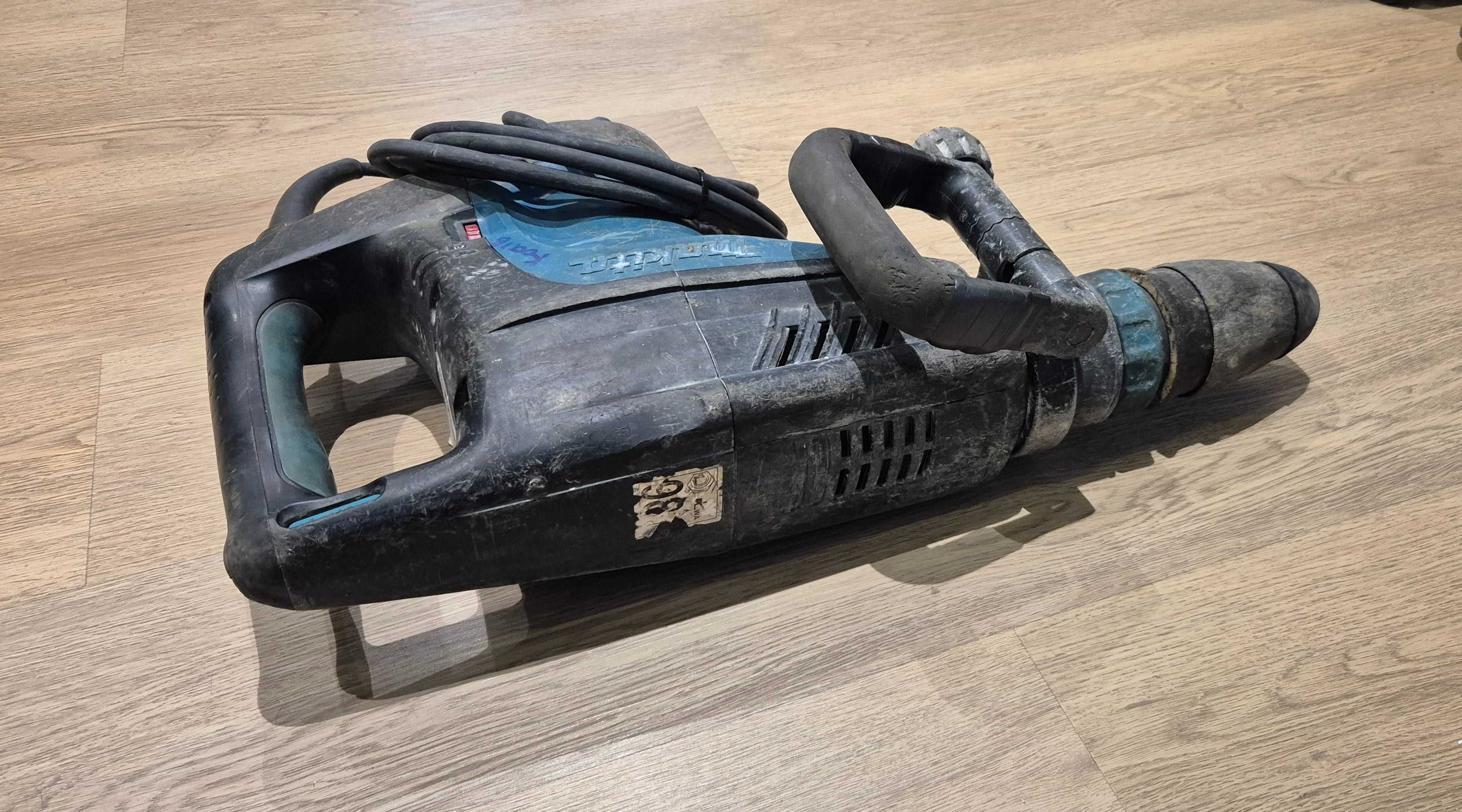 Відбійний молоток Makita HM 1203 C
