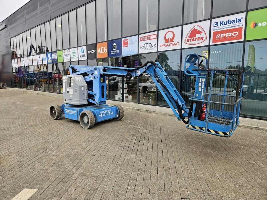 Vende plataforma articulada elétrica Genie de 12m