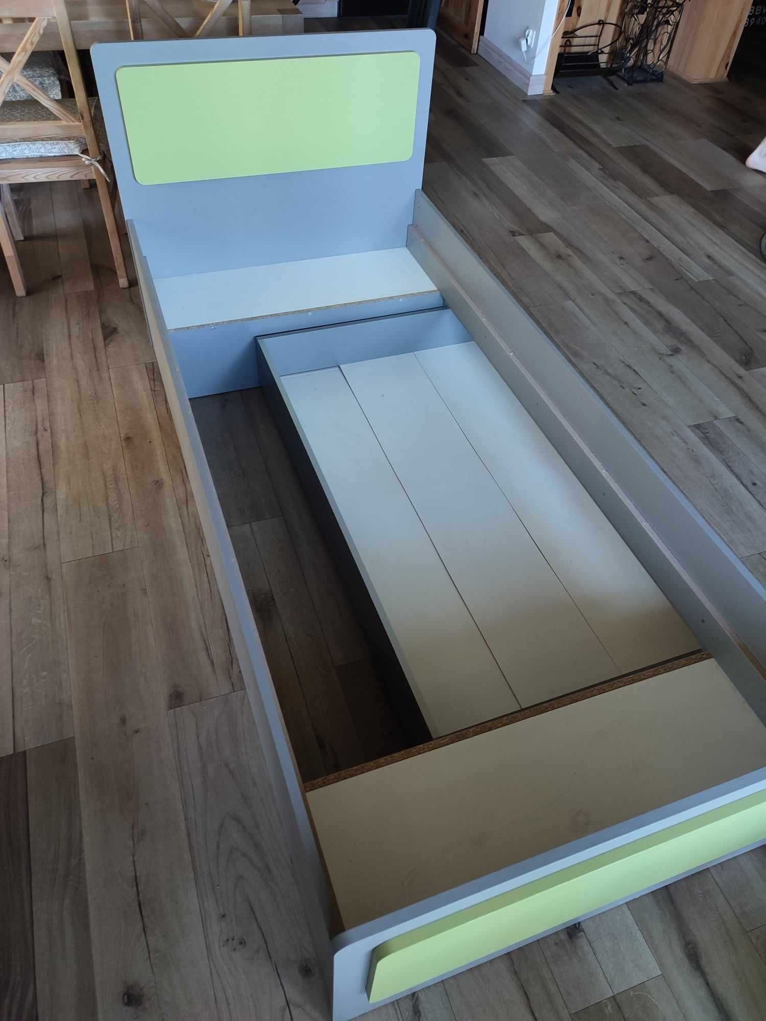 Łóżka 200x90 cm z szufladą na pościel