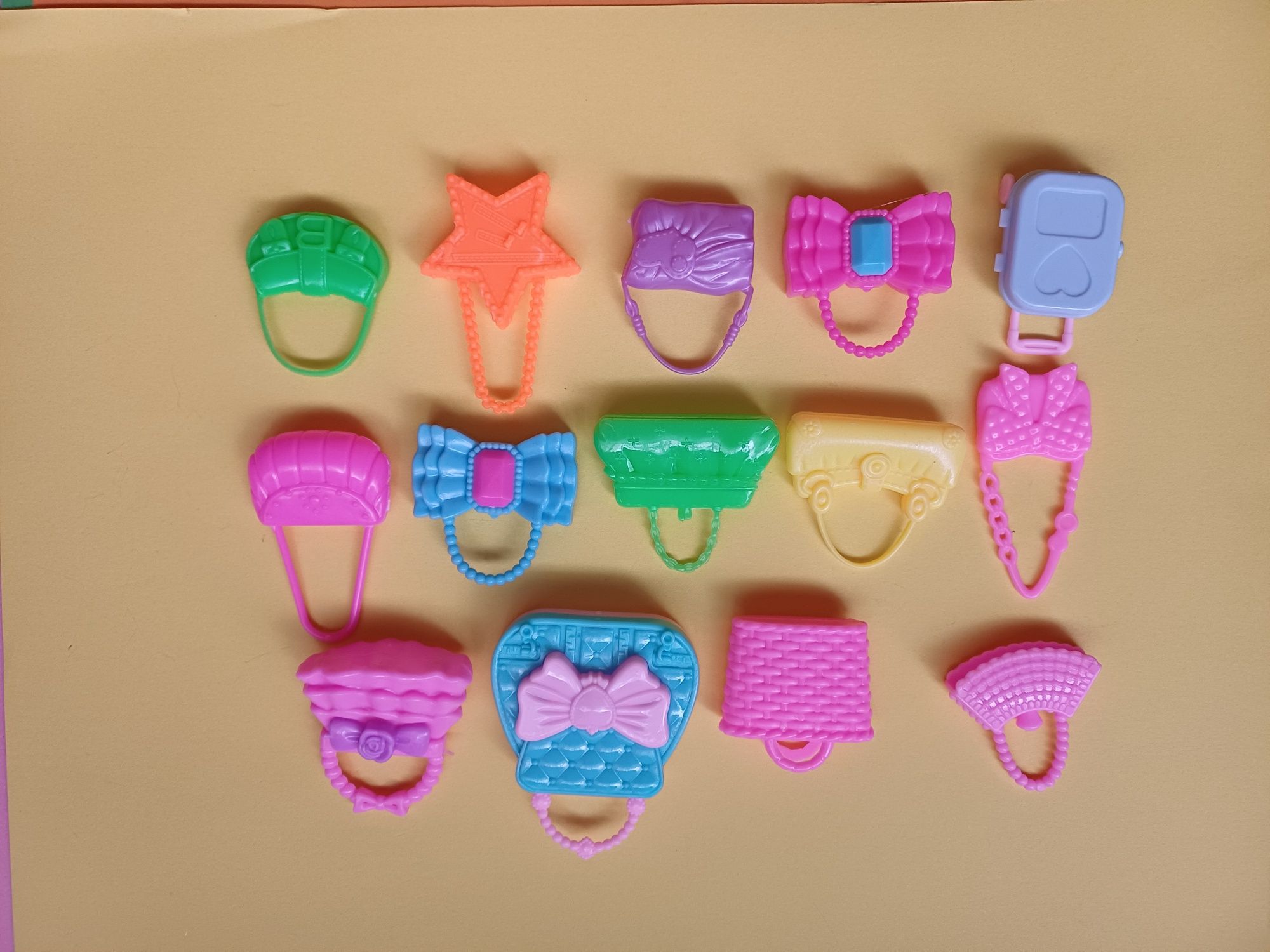 Barbie malas e carteiras, bonecas. 1,50€ cada