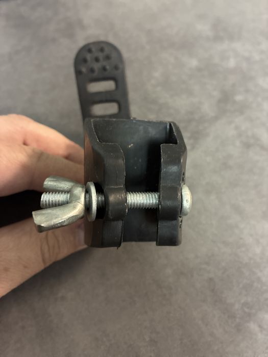 Продам крепления для лыж накрышу