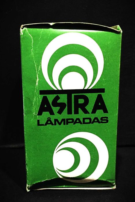 Lâmpada antiga ainda na embalagem
