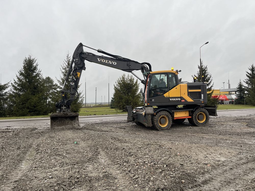 Usługi koparką, koparko-ładowarką, minikoparką, wywrotkami, walcem