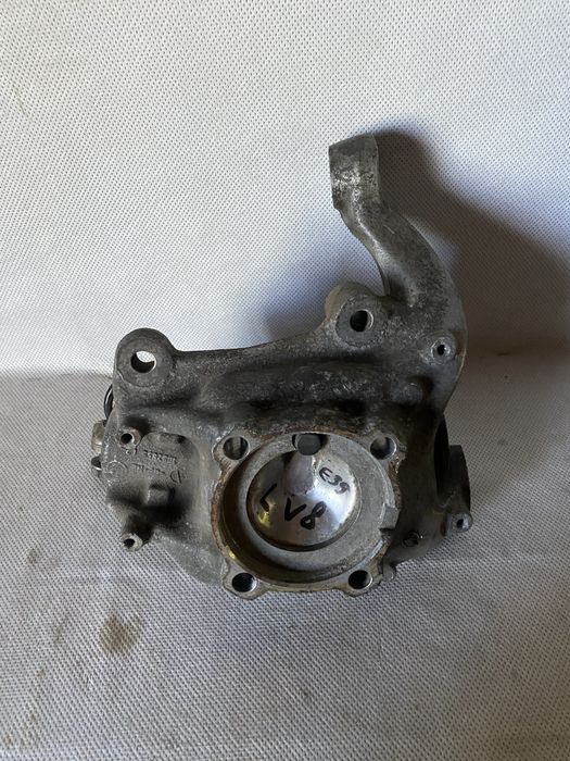 Передня цапфа ліва (поворотний кулак ) BMW E39 V8 535i 540i