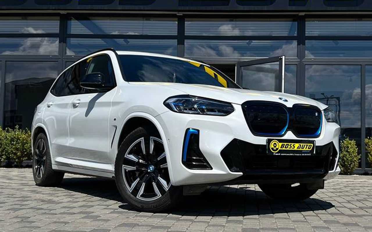 BMW iX3 2021 року