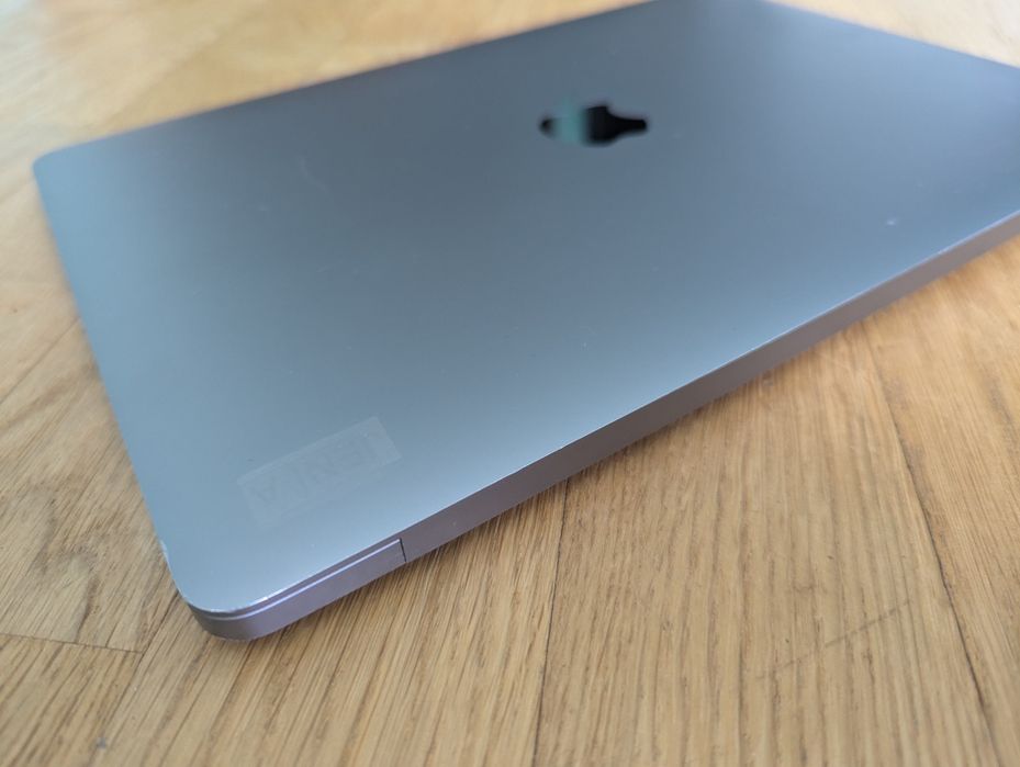 MacBook Air 2020, i3, 8/128 ГБ.