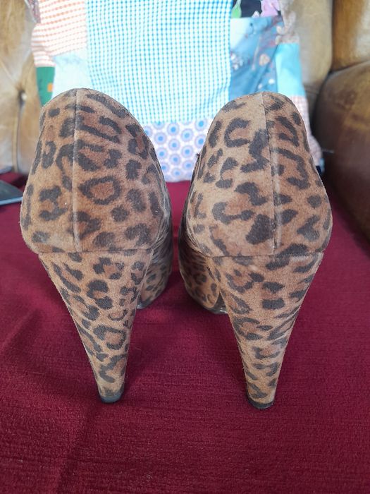 Sapatos em mt bom estado