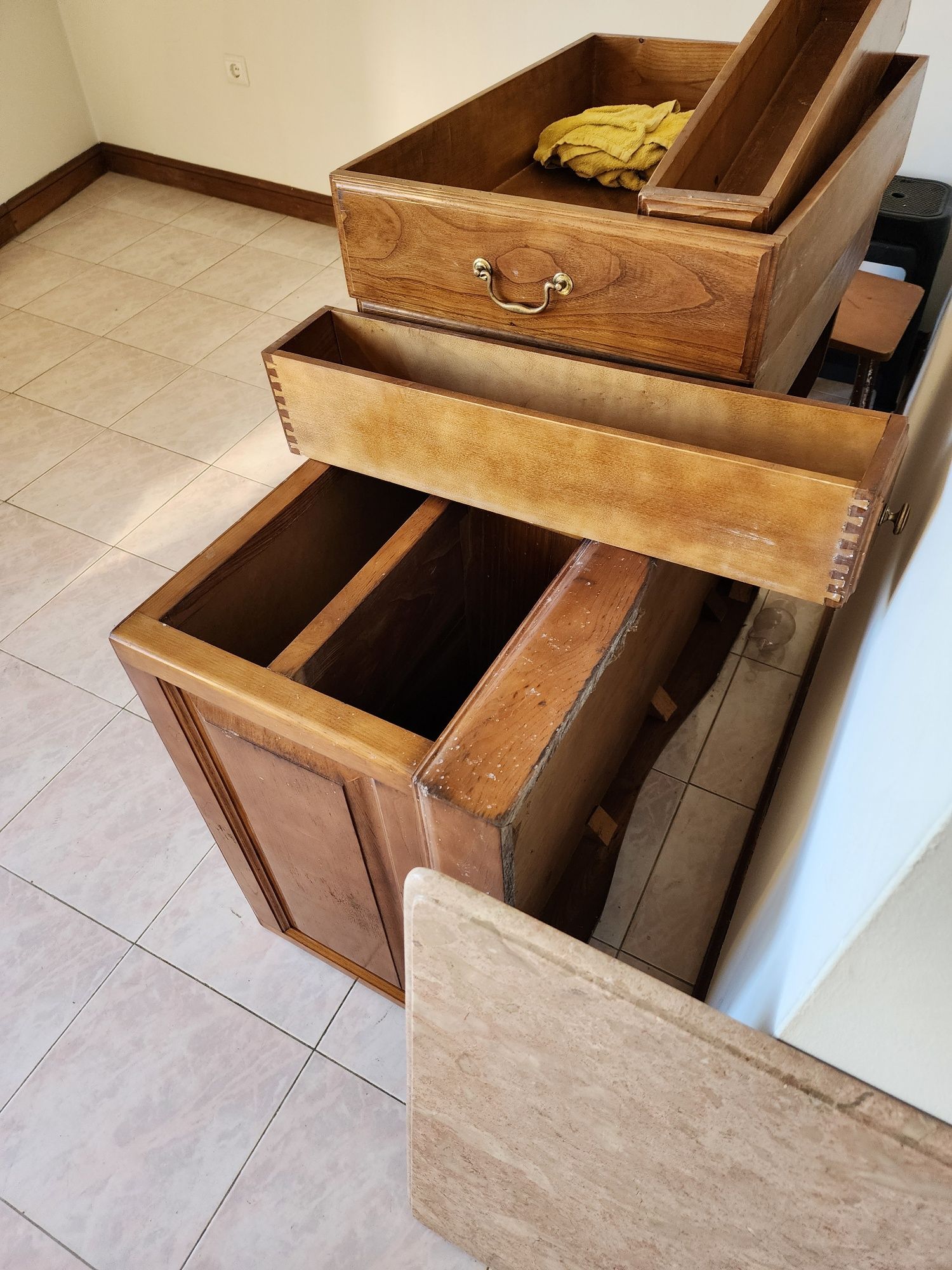 Móvel Antigo Com Pedra Mármore