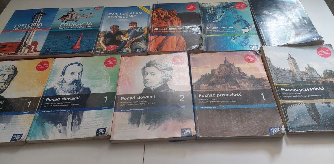 Sprzedam podręczniki 1 i 2 klasa liceum/technikum