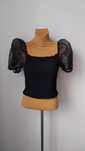 Czarny crop top z bufiastymi rękawami Select XL