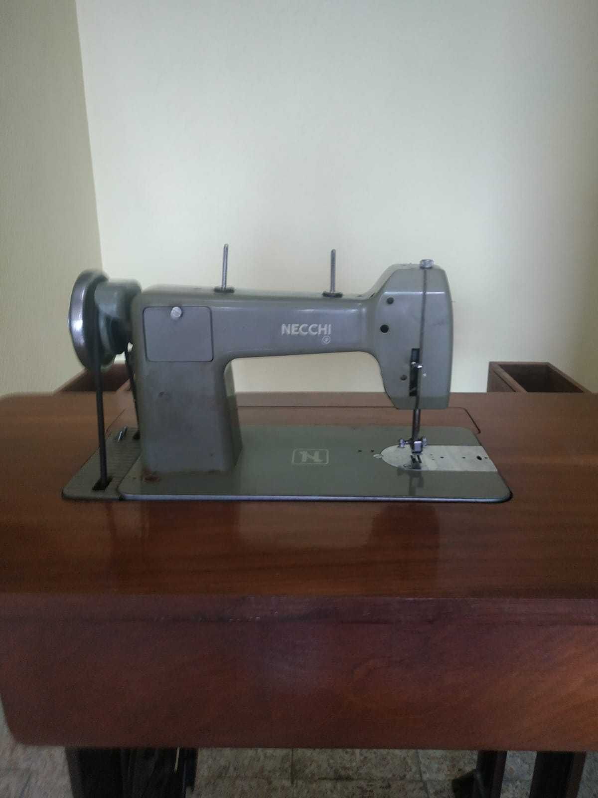 Máquina coser antiga - Necchi Bf Nova