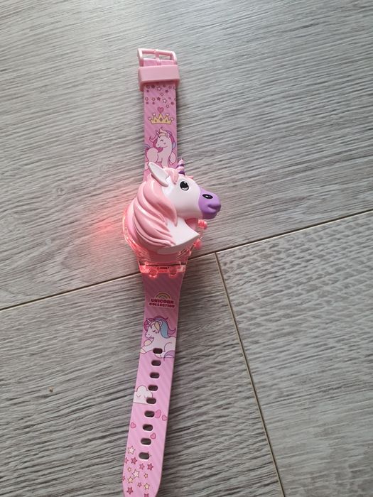 Zegarek z klapką gra