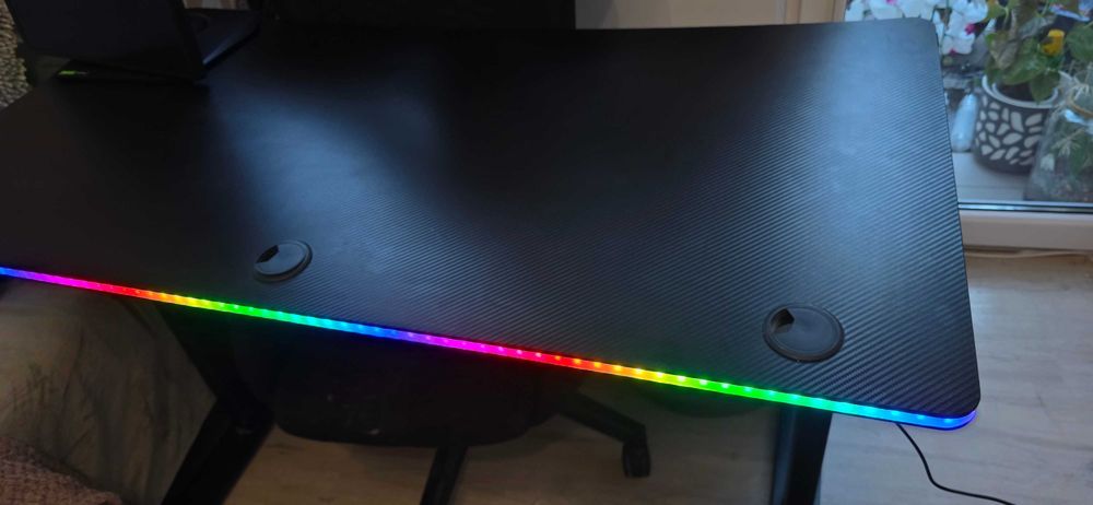 Biurko Gamingowe RGB Stan idealny. Solidne