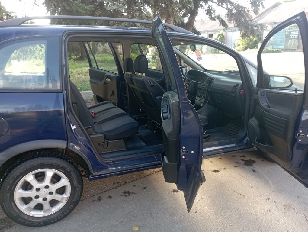 Продам свой Opel Zafira A Зафира 2002, 1.6 бенз, торг