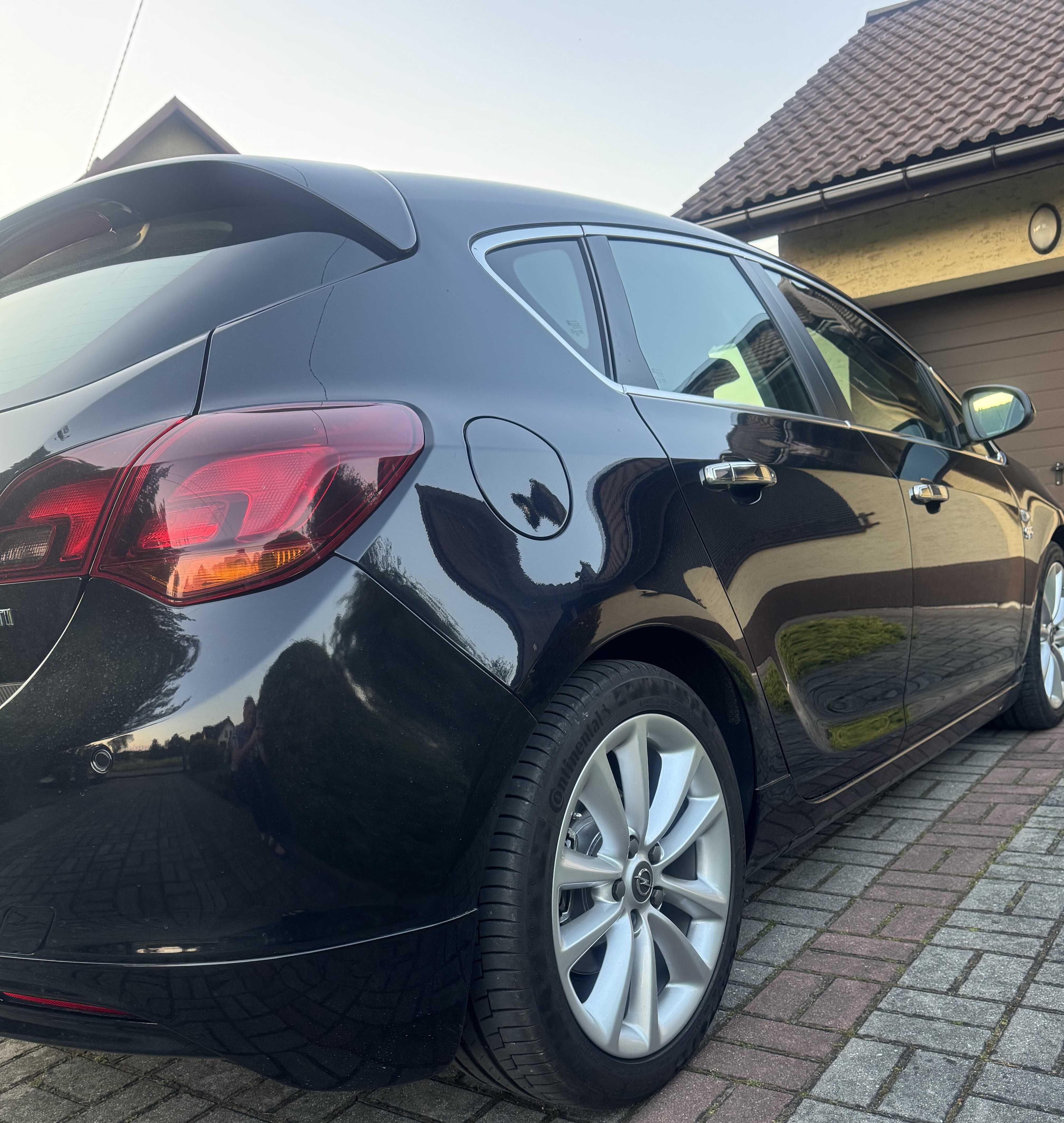 Opel Astra J z pakietem OPC line