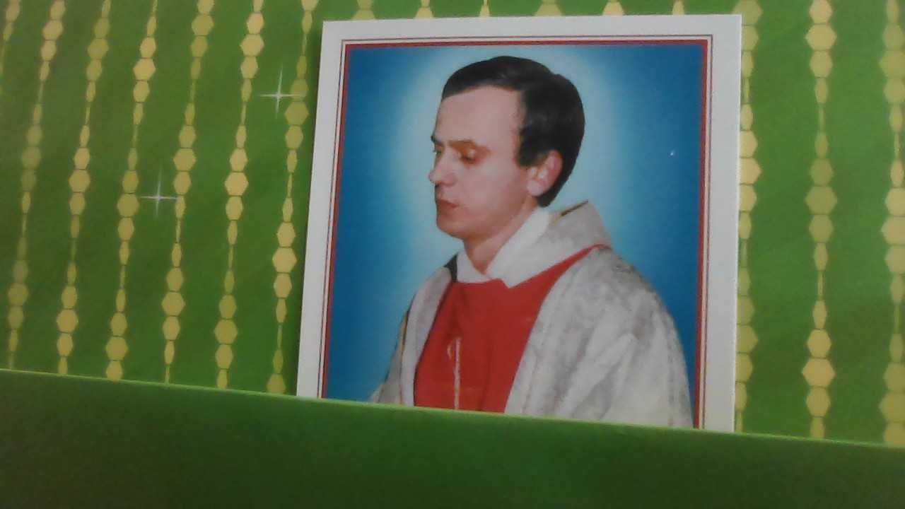 Moneta + dukat + biografia Jerzego Popiełuszki kapelana Solidarności