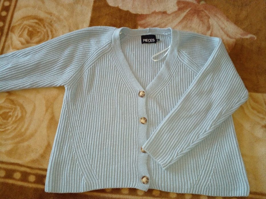 Стильный укороченный кардиган.