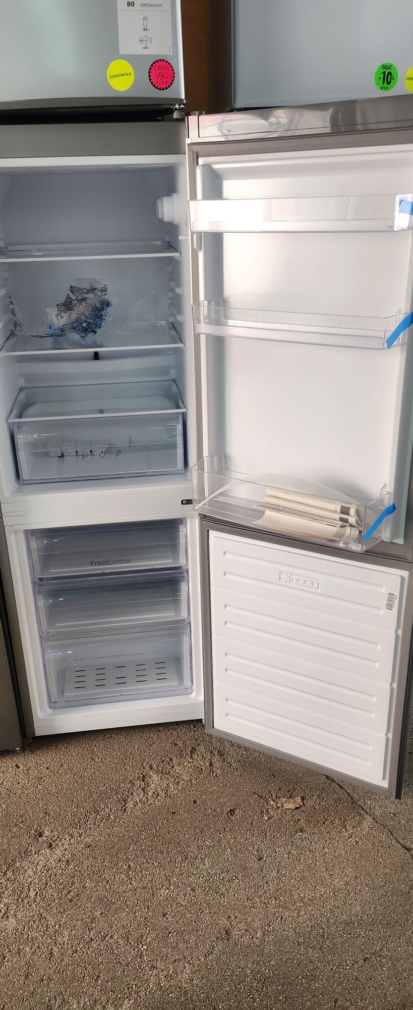 JANKI, ul. WSPÓLNA 6 Lodówka Amica inox