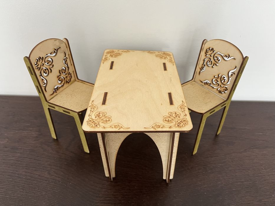 Drewniane mebelki dla lalek