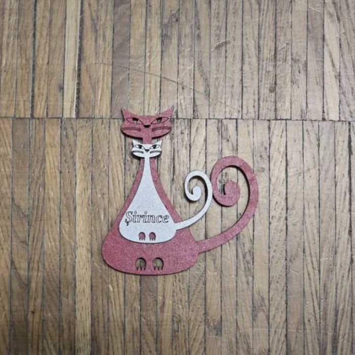 Magnes ze sklejki w kształcie kotów Sirince