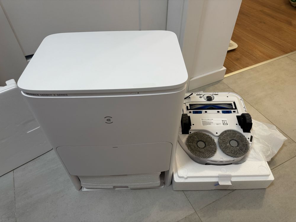 Робот пилосос білий ECOVACS Deebot X5 Omni
