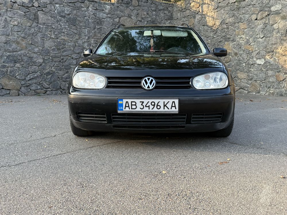 Volkswagen Golf 4 • Універсал • 1999 • 1.4 бензин • Чорний
