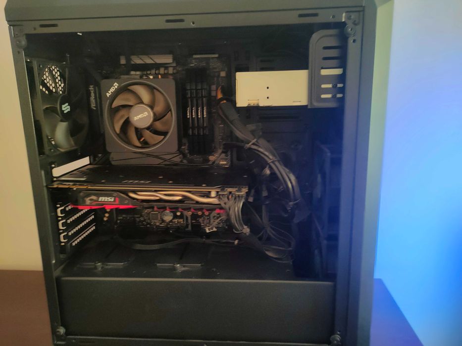Komputer Ryzen 7 3700X, GTX 1070, 32 GB RAM, SSD + HDD