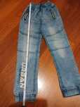 Spodnie jeans rozciagliwe 134-140 plus gratis