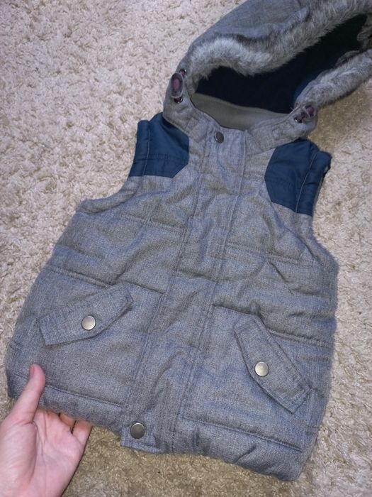 Фирменная жилетка безрукавка на мальчика 3-4 года