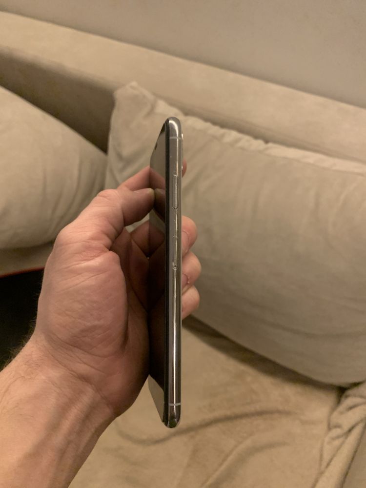 iPhone xs max на 256gb, користувалась дівчина!
