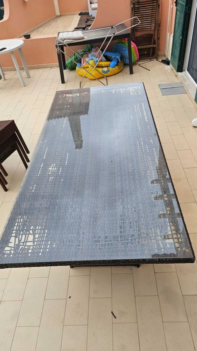 Mesa e cadeiras jardim em Ratan