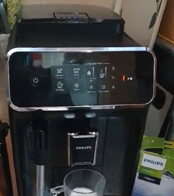 Кавоварка, кофемашина Philips LatteGo EP2200  З Дому гарний стан